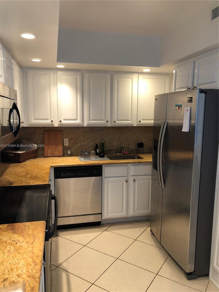 5600 CONDO - Residential Lease
