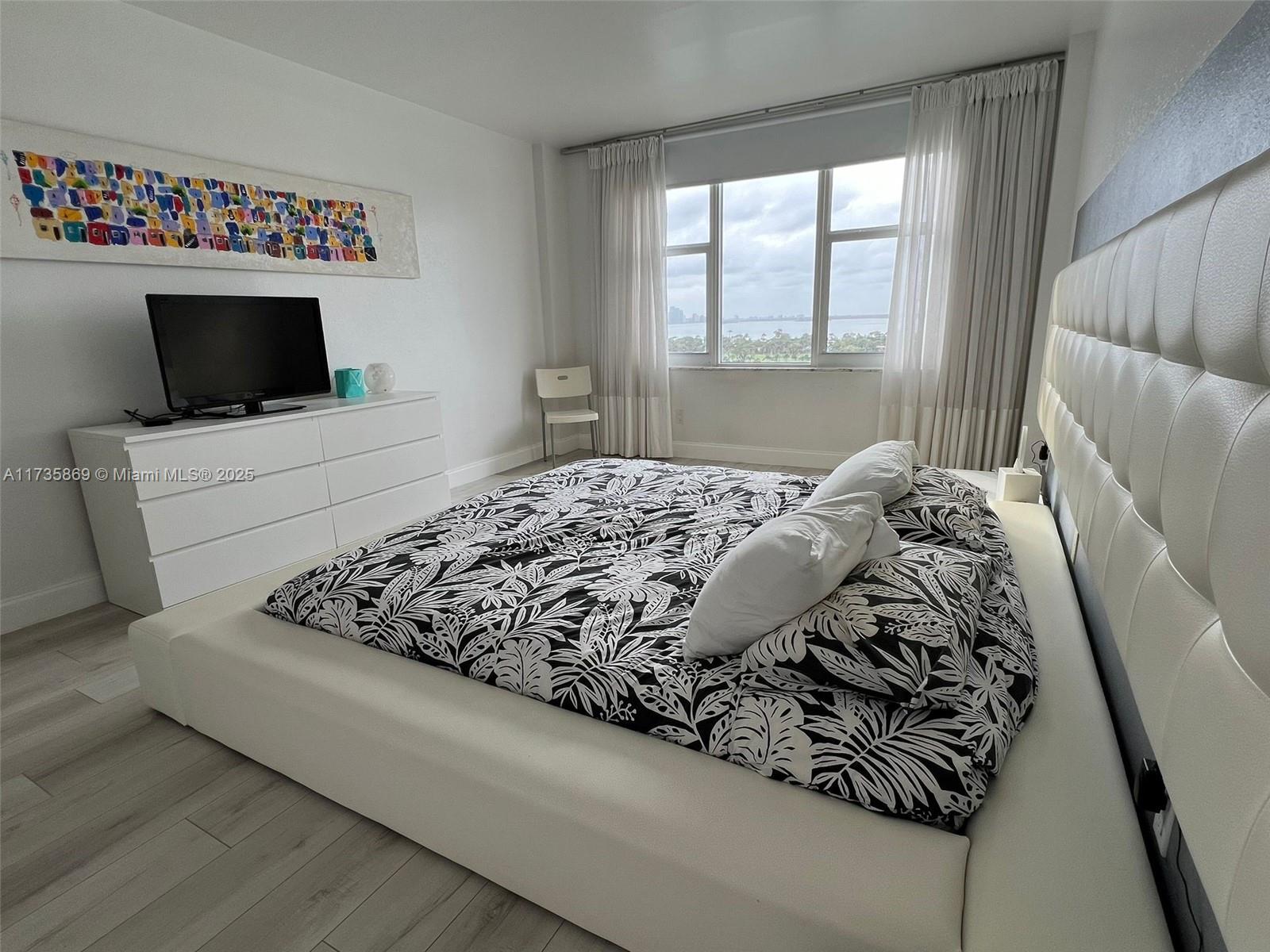5600 CONDO - Residential Lease