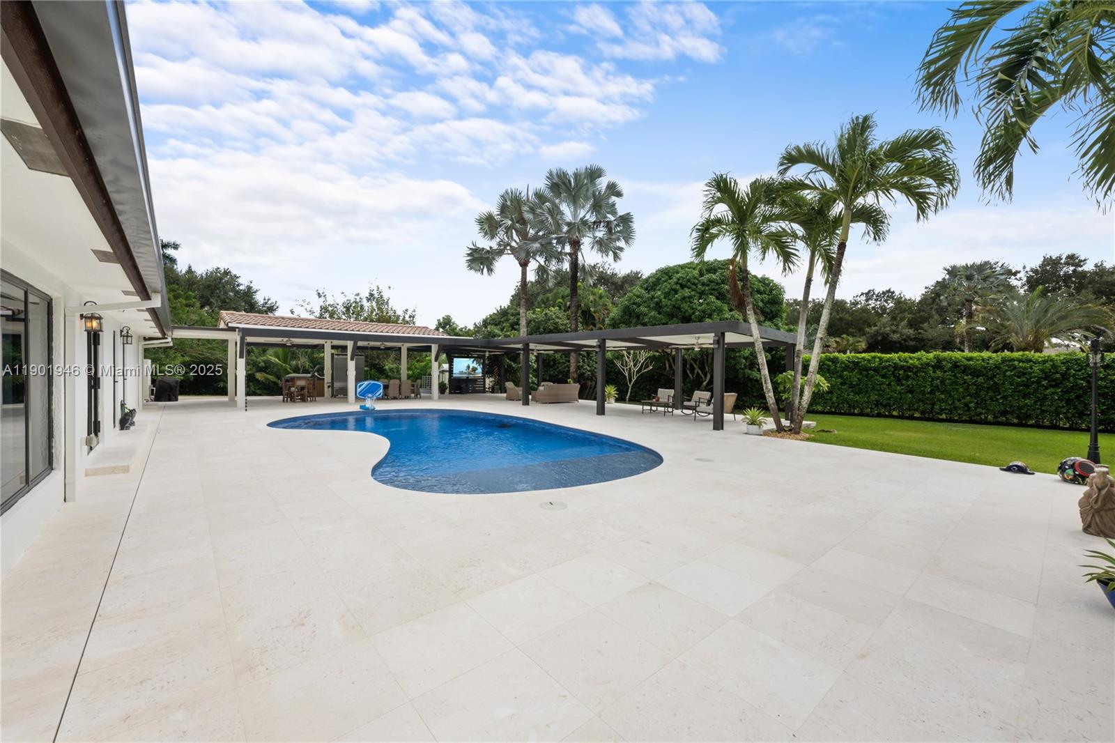 IVANHOE ESTATES - Residential