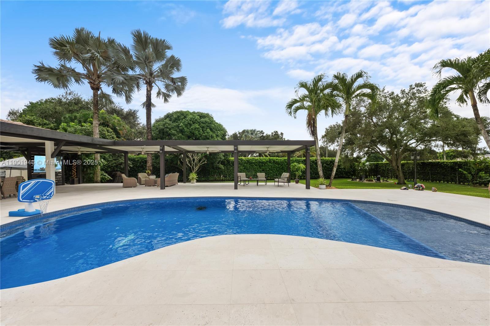 IVANHOE ESTATES - Residential