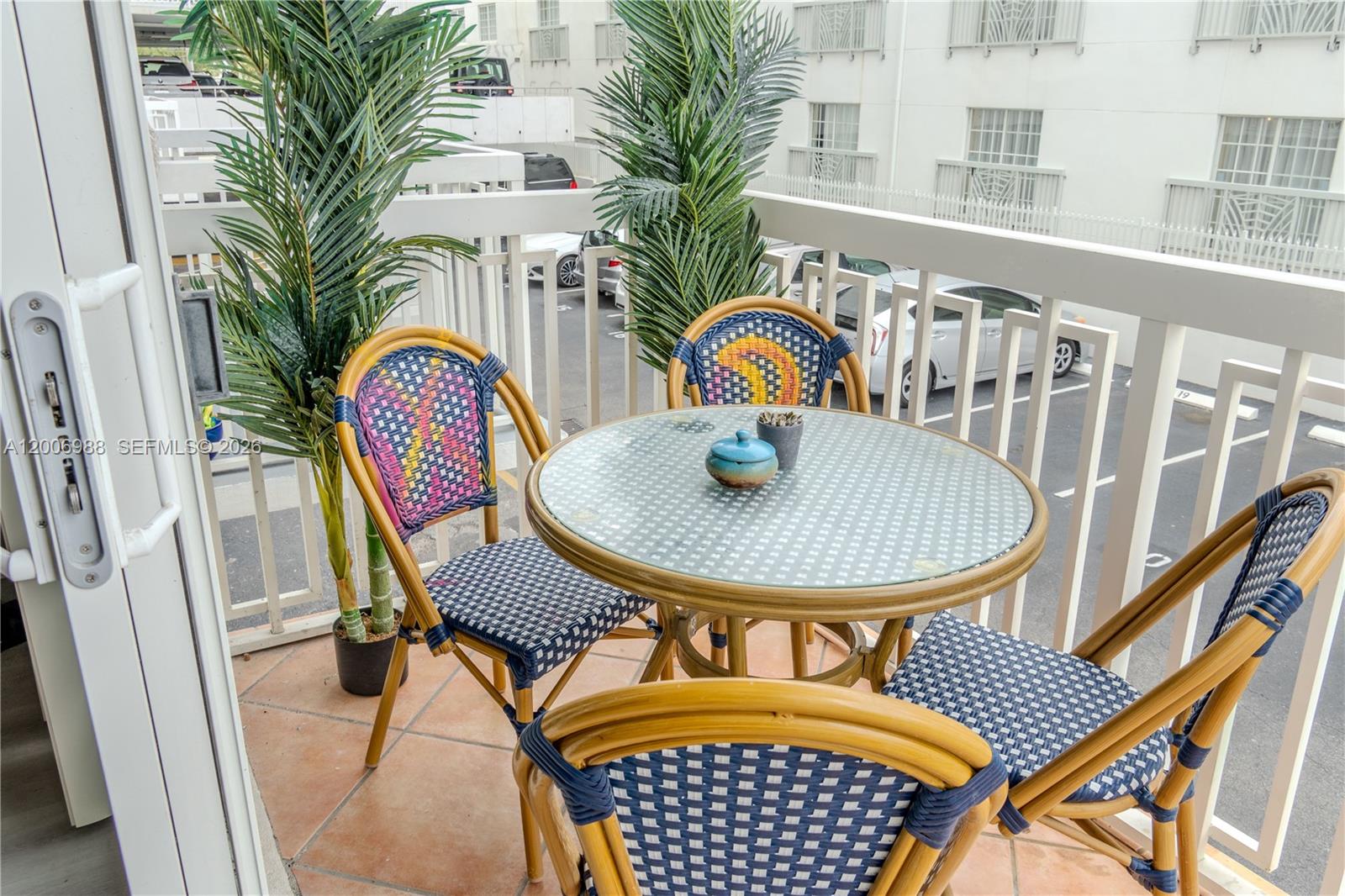 THE PRESIDENTIAL CONDO - Residential