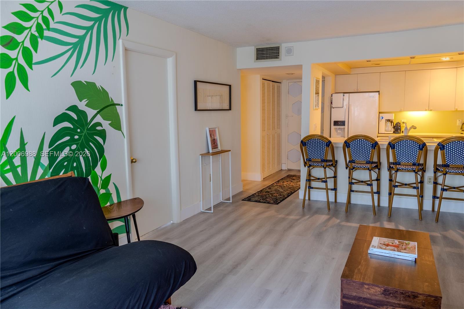 THE PRESIDENTIAL CONDO - Residential