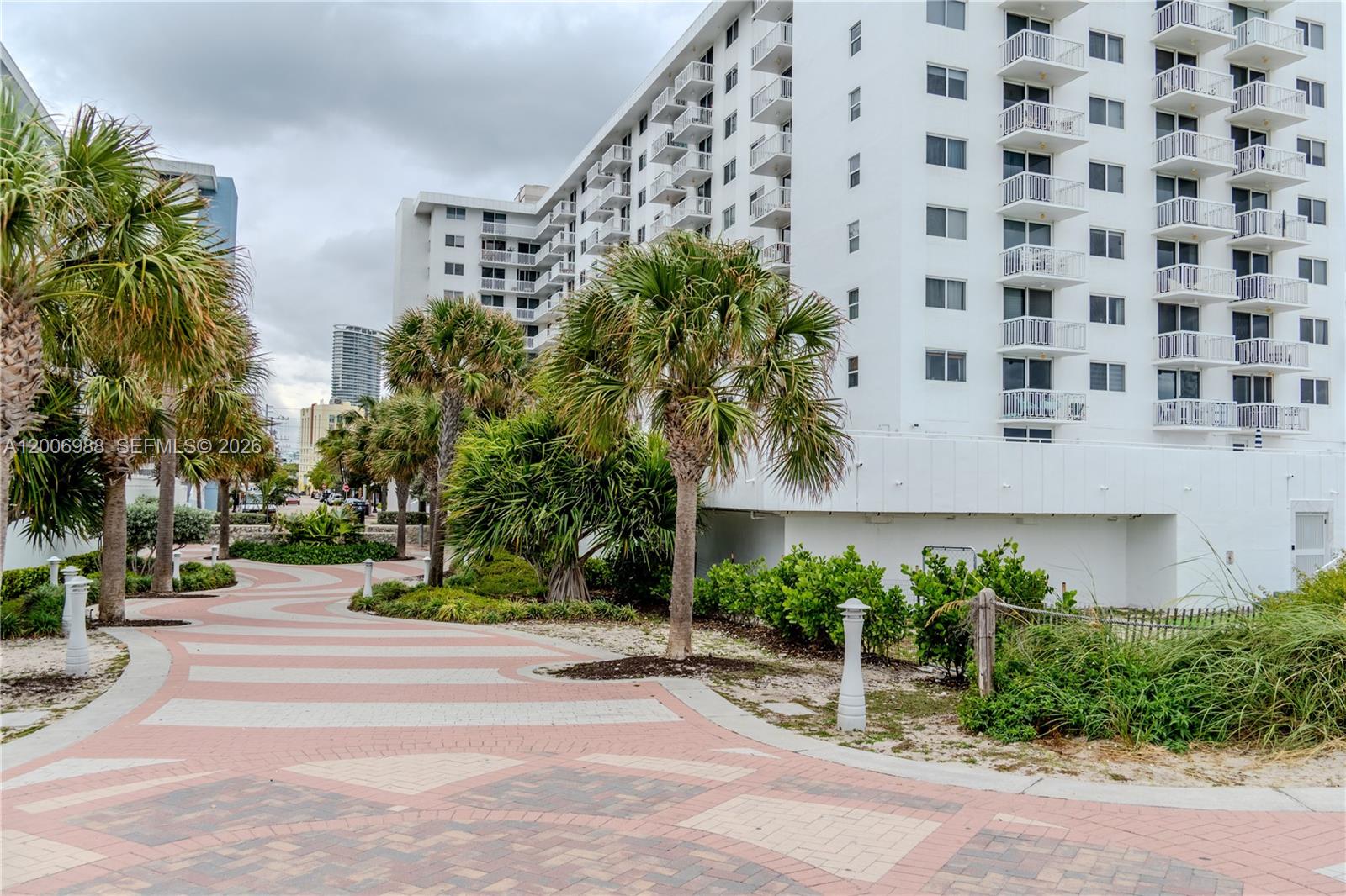 THE PRESIDENTIAL CONDO - Residential