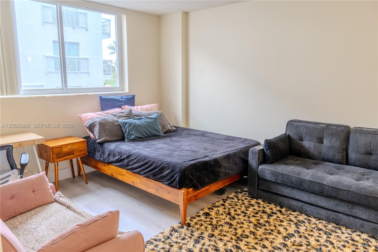 THE PRESIDENTIAL CONDO - Residential