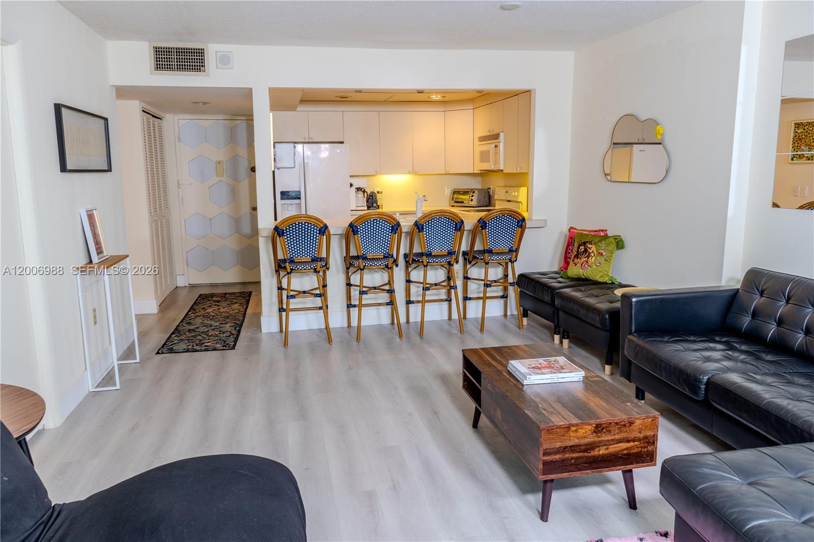 THE PRESIDENTIAL CONDO - Residential