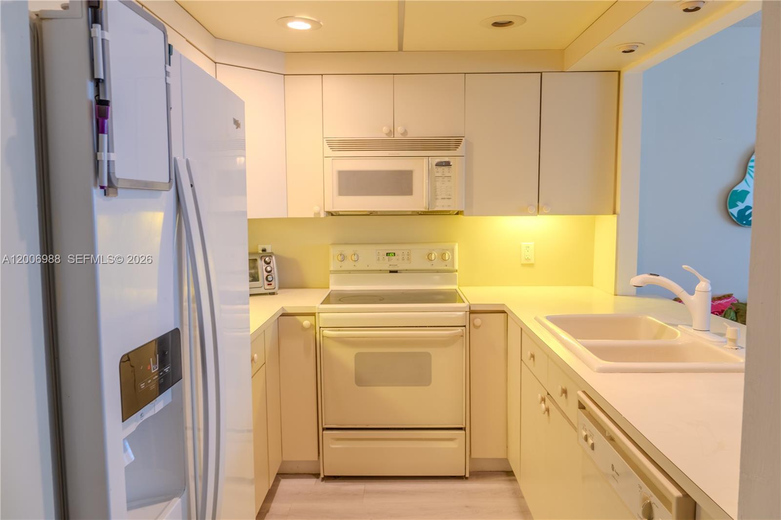 THE PRESIDENTIAL CONDO - Residential