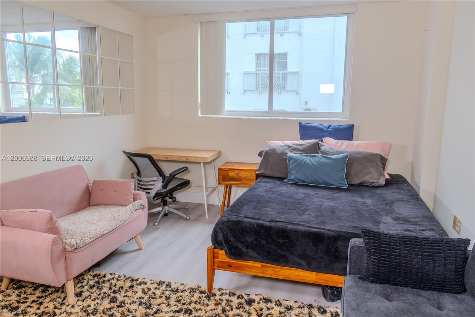 THE PRESIDENTIAL CONDO - Residential