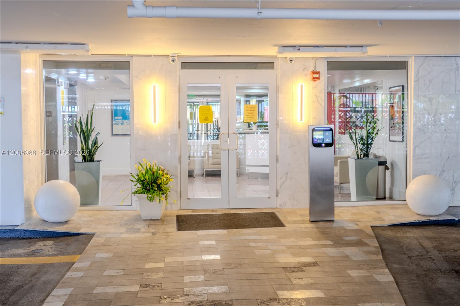 THE PRESIDENTIAL CONDO - Residential