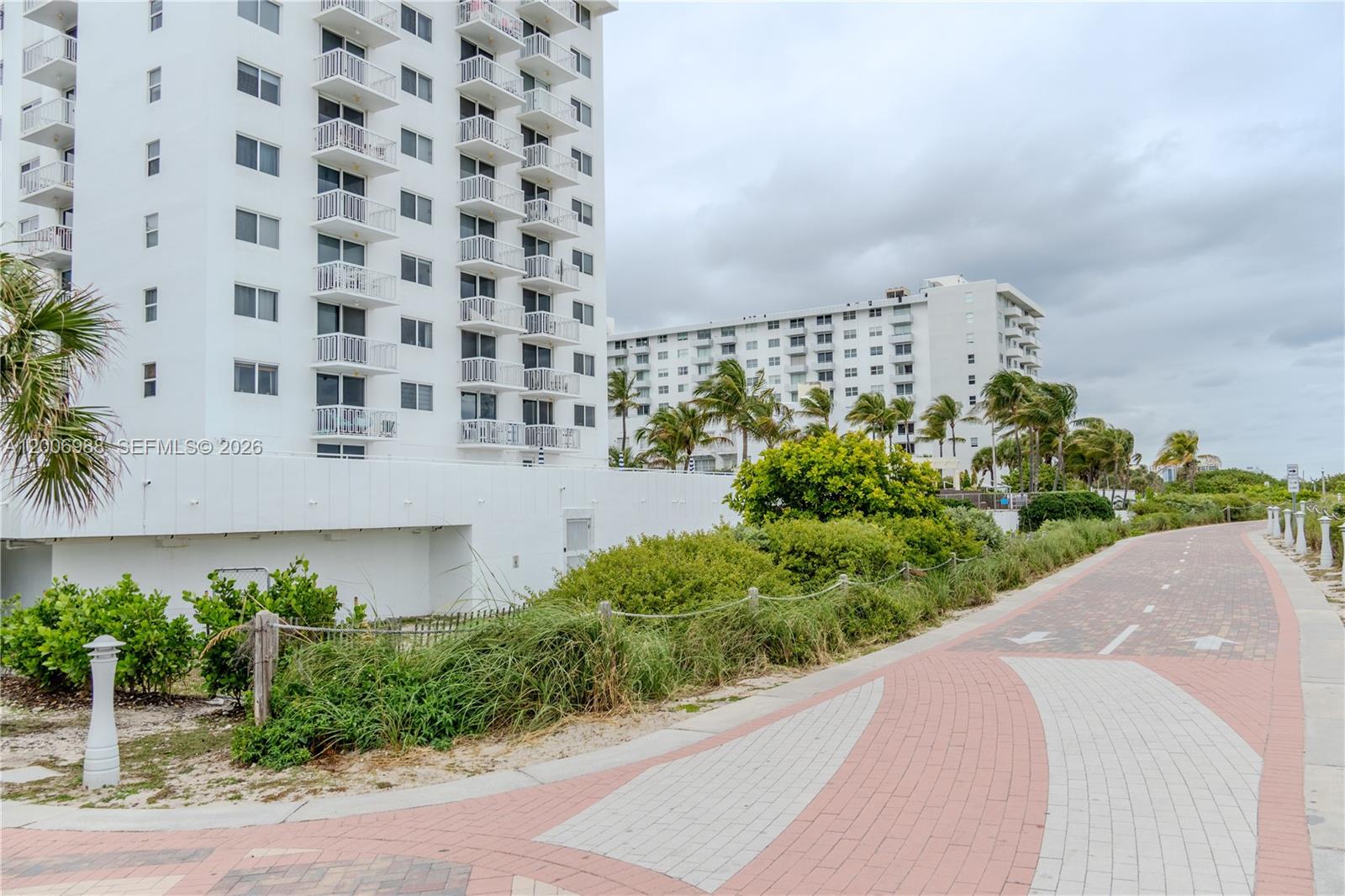 THE PRESIDENTIAL CONDO - Residential