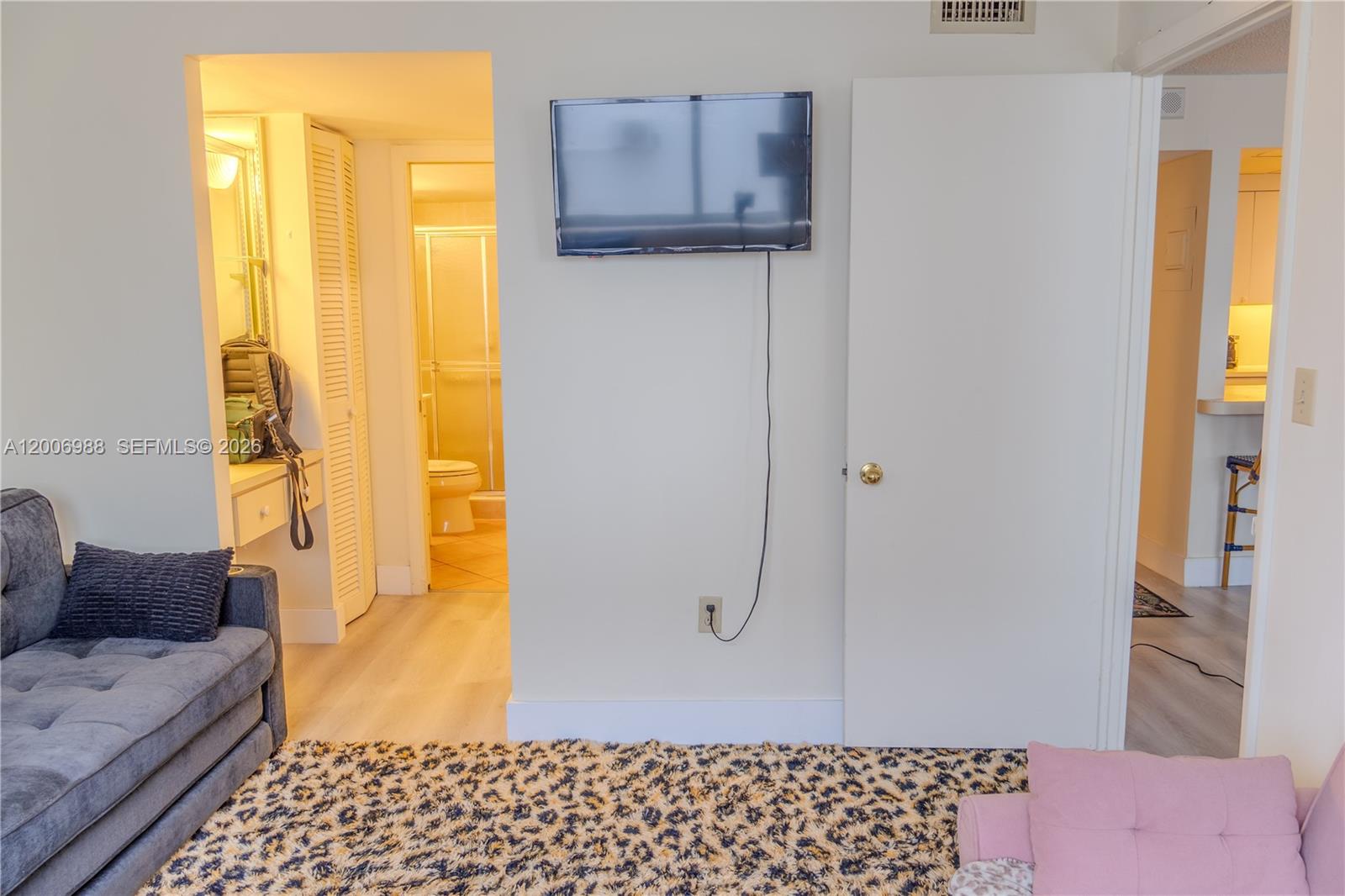 THE PRESIDENTIAL CONDO - Residential