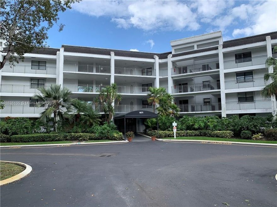Corner Unit, double balcony, golf view upgrade unit 3/2+ small office, porcelain floor, excellent condition, very spacious layout, laundry in unit, excellent and convenient location, impact windows. Enjoy community pool and tennis court.