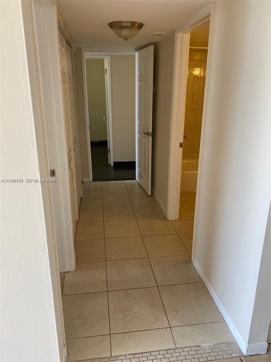 PEPPERMILL KENDALE LKS W - Residential Lease