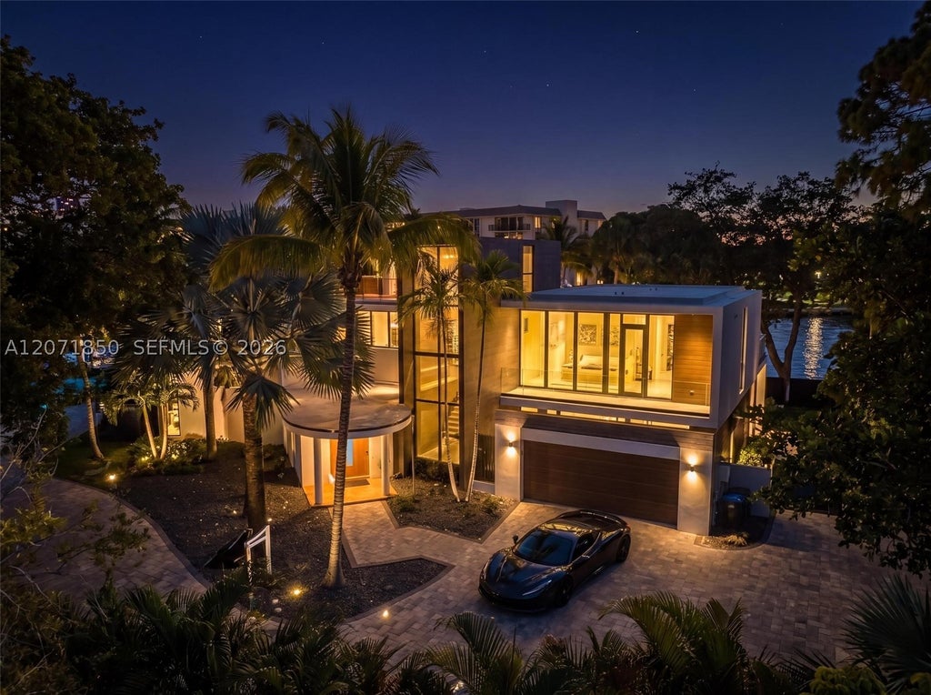 Photo of 1030 SW 14th Ter, Fort Lauderdale, FL 33312 (MLS # A12071850)