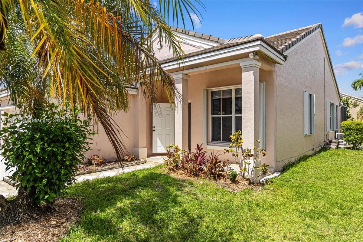 Property for Sale at 930 Briar Ridge Rd, Weston, Broward County, Florida - Bedrooms: 3 
Bathrooms: 2  - $665,000