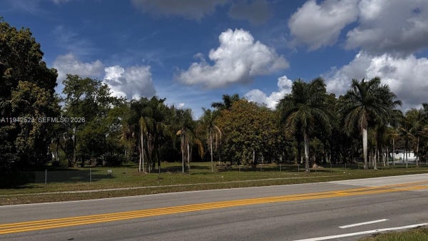 1615 S HIATUS RD, DAVIE, FL 33325 - Image 2e5b75c76c4d83729068fa96e5f44969/2637042900