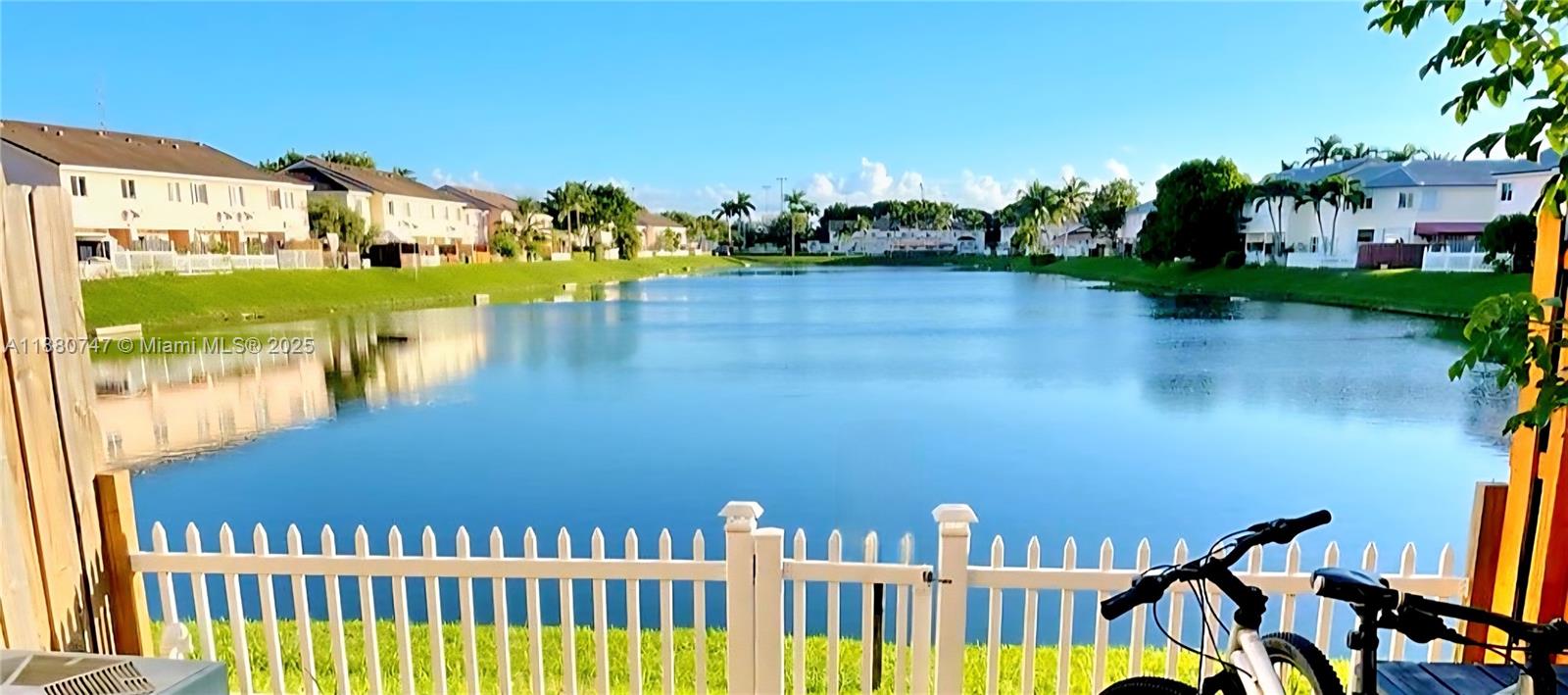 *** IF IT SAY THAT IS " ACTIVE " THEN, IT " IS AVAILABLE FOR RENT "
*** SI SALE " ACTIVO " ENTONCES, SI ESTA " ACTIVO Y DISPONIBLE PARA LA RENTA
HERMOSA VISTA AL LAGO/ BEAUTIFUL LAKE VIEW, REMODELADO / REMODELED
LAVADORA Y SECADORA / WASHER AND DRYER
*** HASTA 3 PARQUEOS / UP TO 3 CARS PARKING
CERCA DEL EXPRESSWAY, HOME DEPOT, FRESCO Y MAS, SEDANOS, PUBLIX
CLOSE TO EXPRESWAY, HOME DEPOT, FRESCO Y MAS, SEDANOS, PUBLIX
*** LLAME AHORA SE MUESTRA AL MOMENTO
*** CALL 1ST, EASY TO SHOW