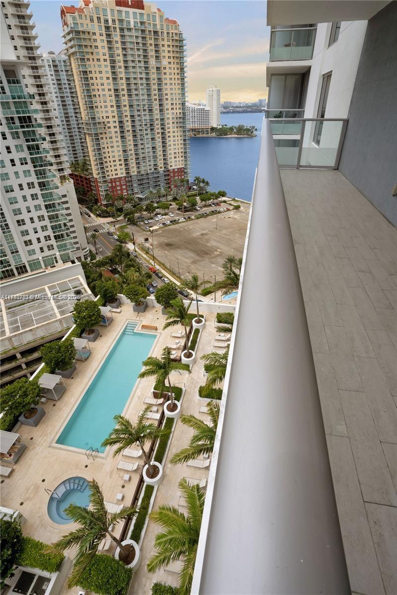 1300 Brickell Bay Dr 2100
