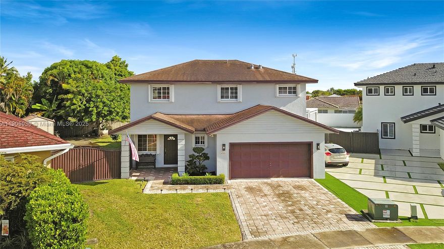 Single Family Residence in Country Walk with no association in a pie-shaped lot with a beautiful swimming pool and spa in a 9,000+ sq. ft. lot. A 4 bed / 3 baths with a covered terrace overlooking the pool. Over 2,000 sq. ft. under AC and more than 3,000 sq. ft. of construction. Lots of parking. Near shopping, great schools, and roadways. The house was priced according to its current conditions.