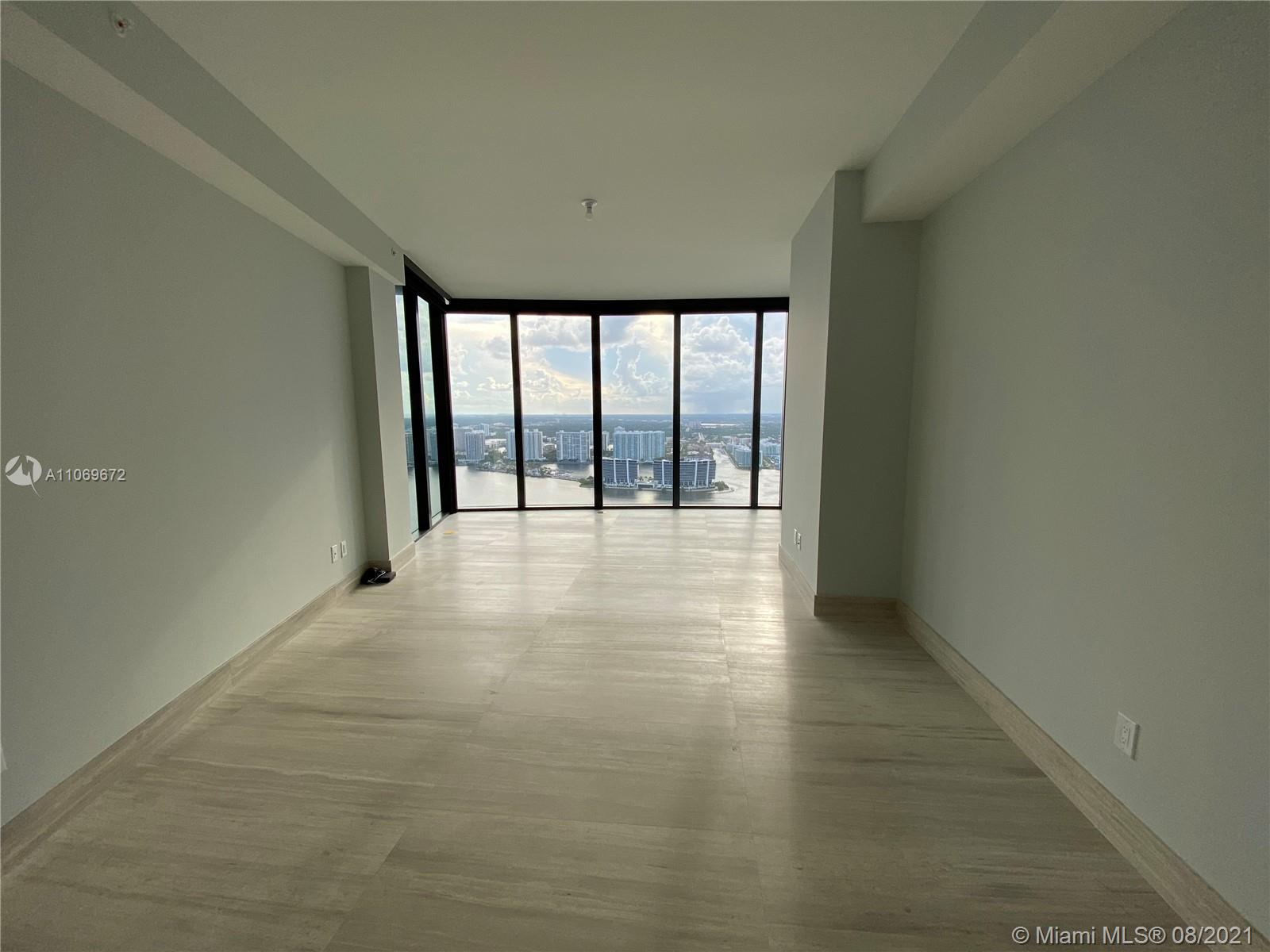 18555 COLLINS AVENUE COND - Residential