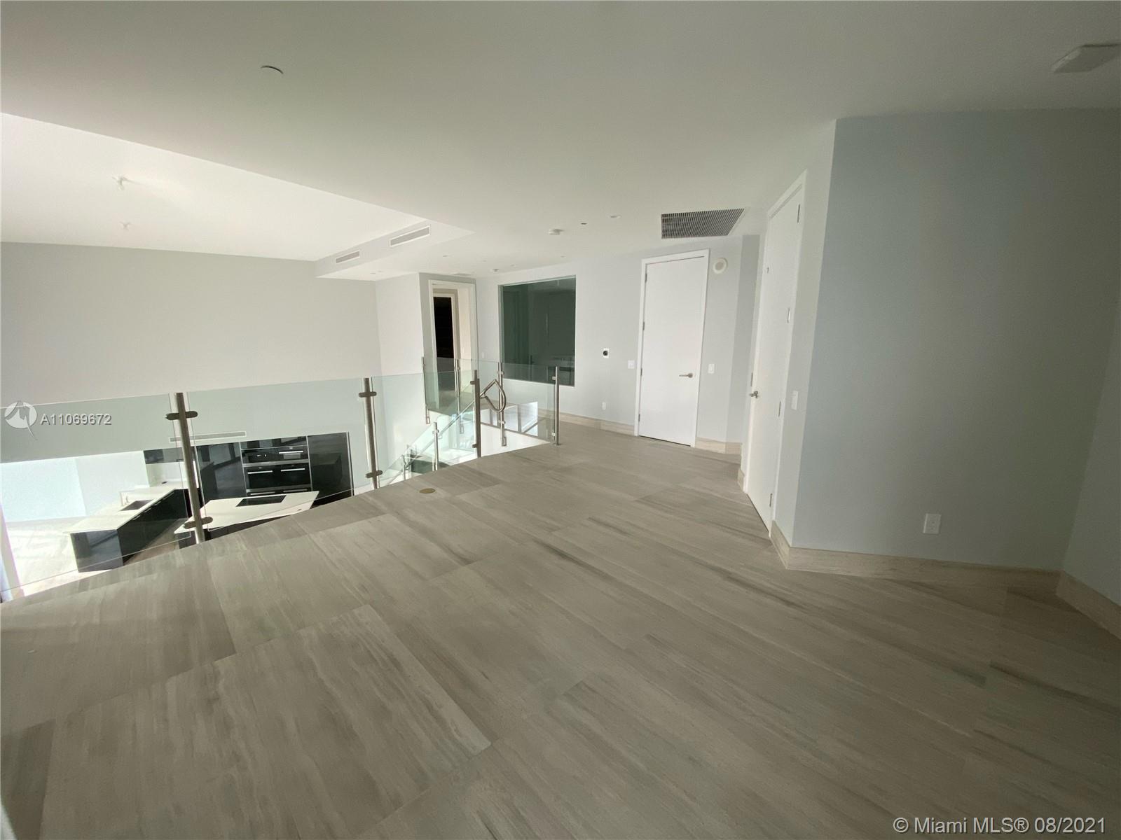 18555 COLLINS AVENUE COND - Residential