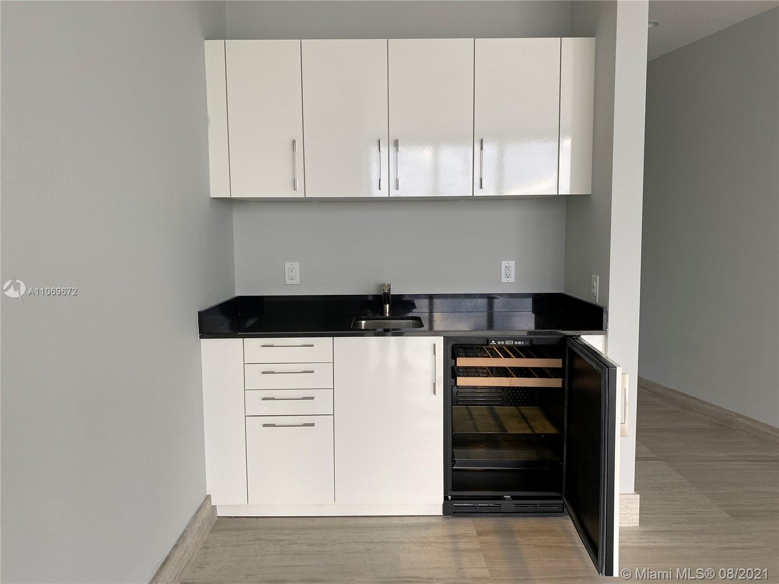 18555 COLLINS AVENUE COND - Residential