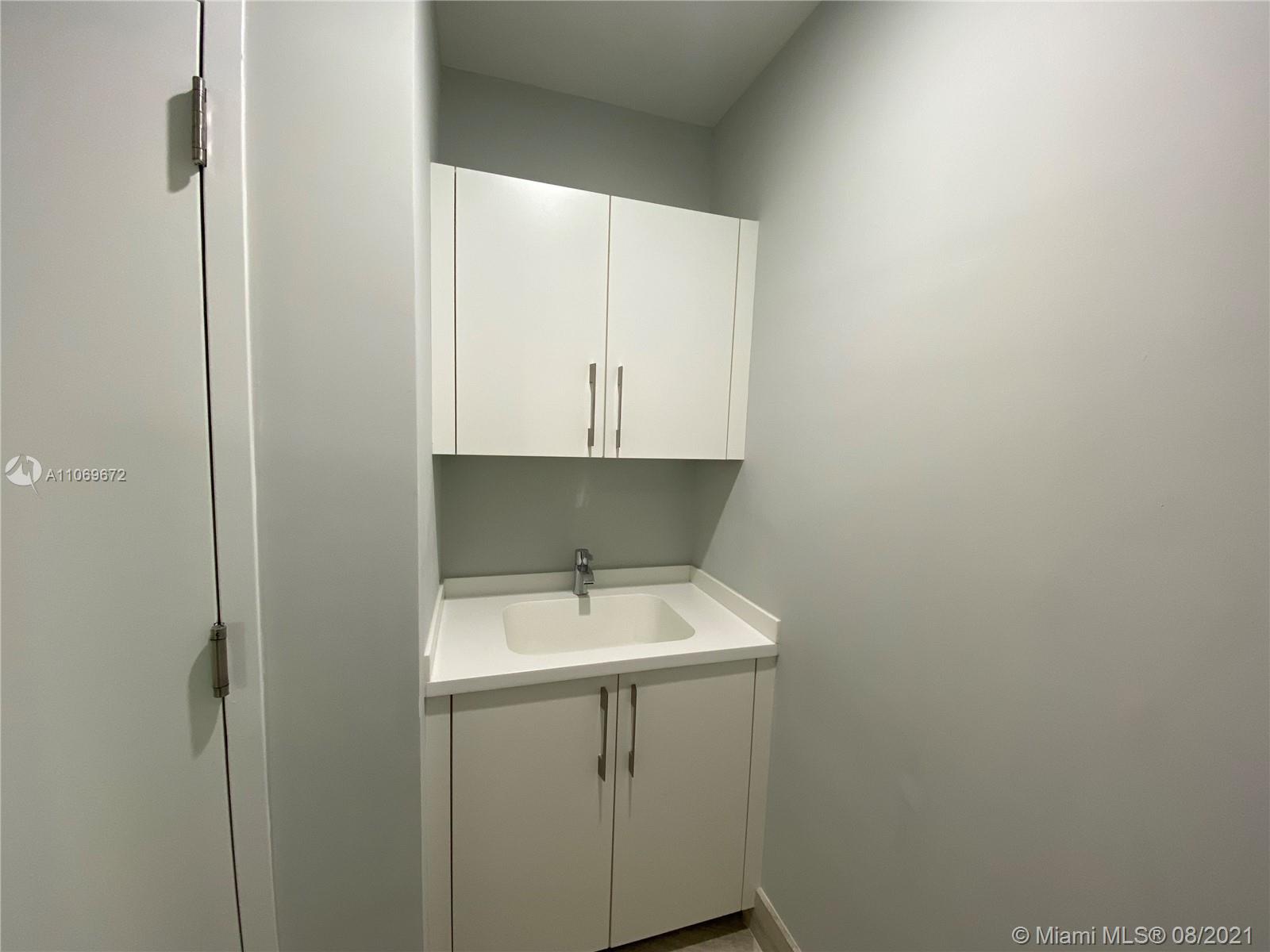18555 COLLINS AVENUE COND - Residential