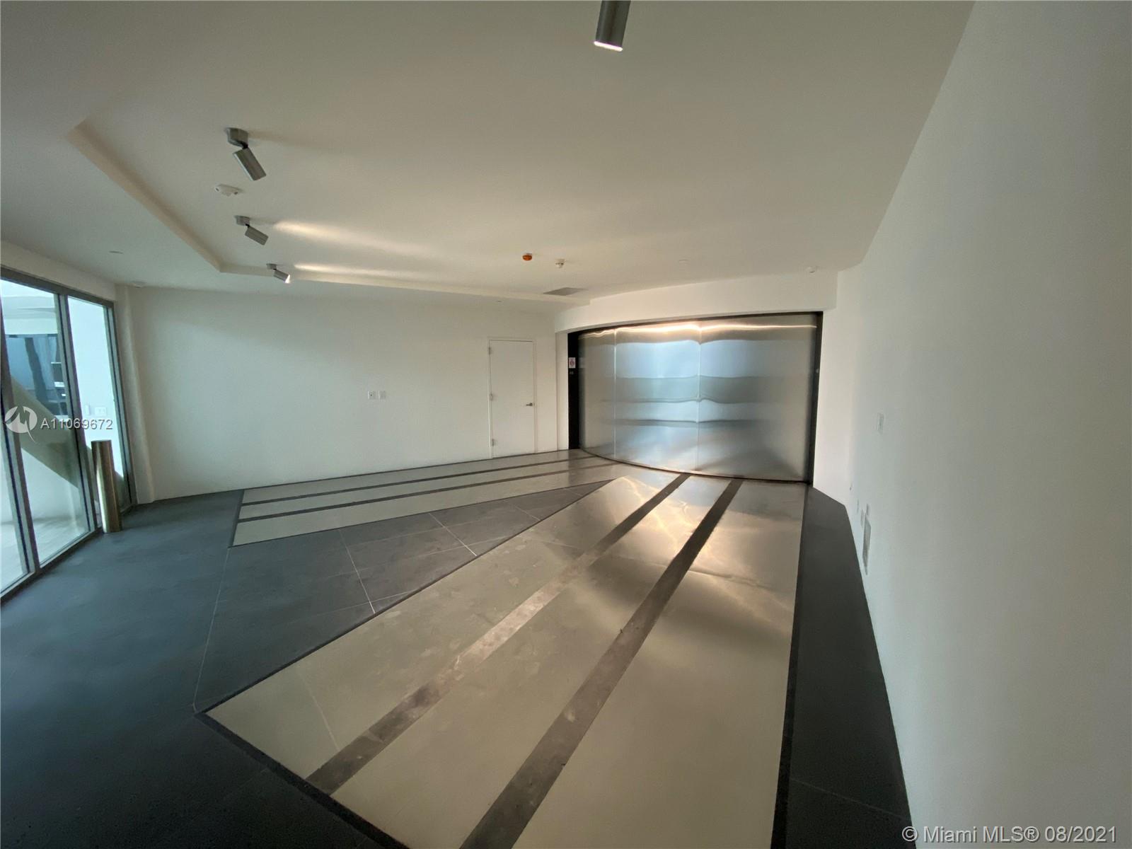18555 COLLINS AVENUE COND - Residential