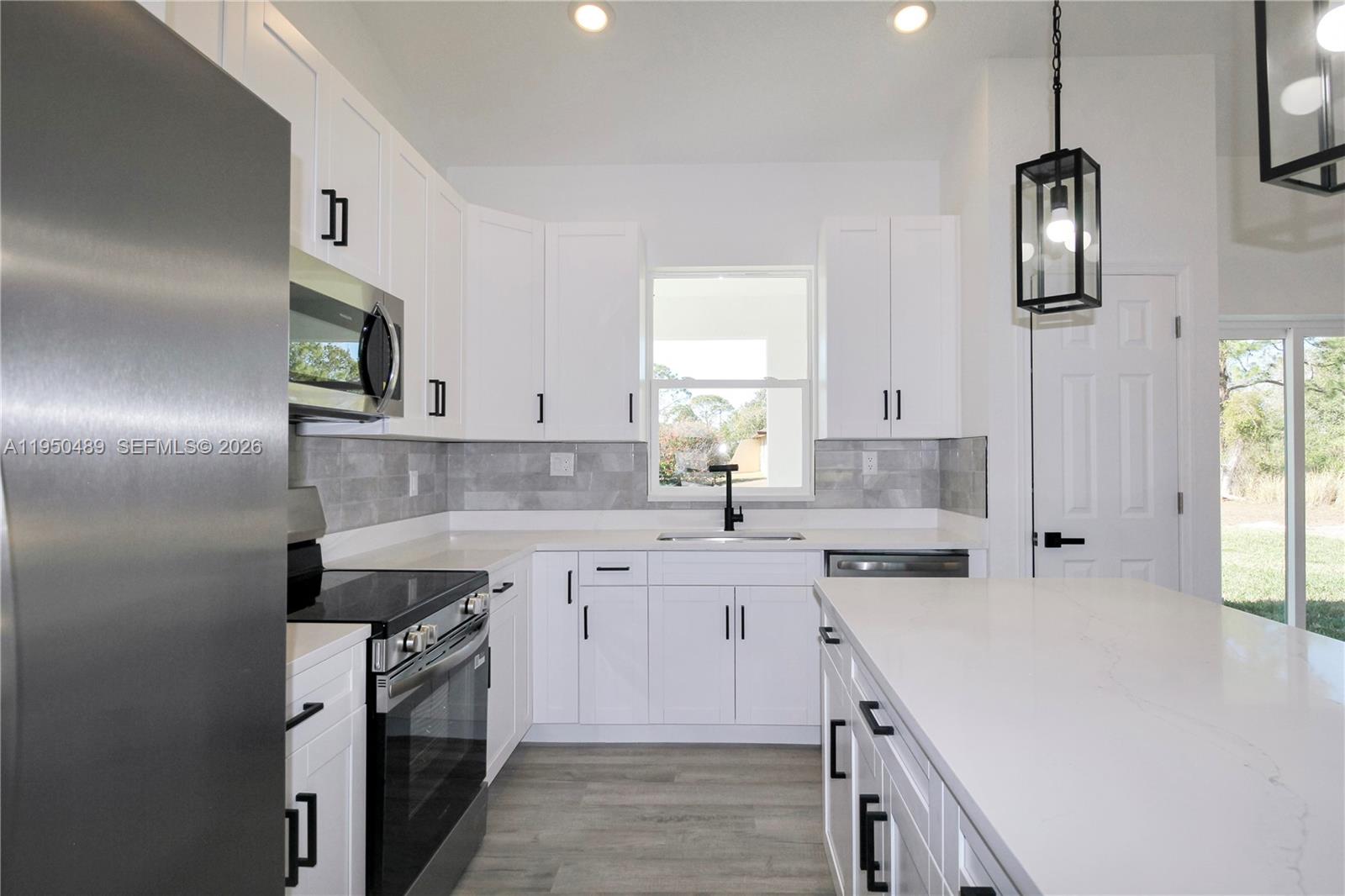 SUN N LAKE EST OF SEBRING - Residential