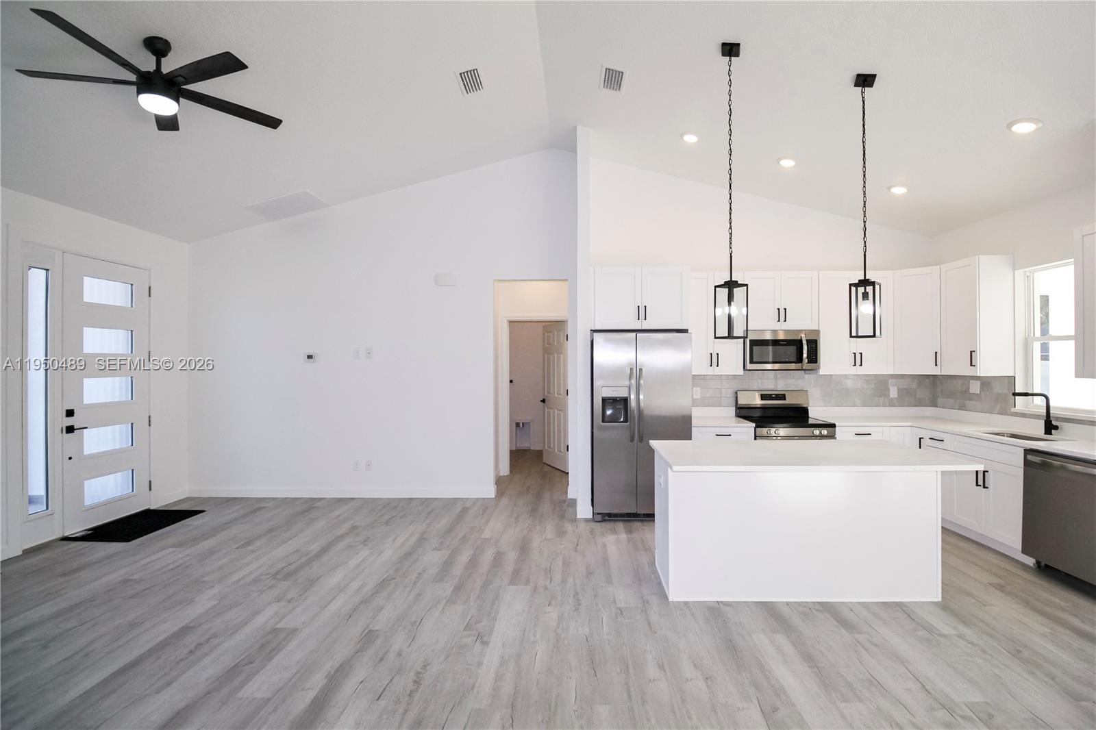 SUN N LAKE EST OF SEBRING - Residential