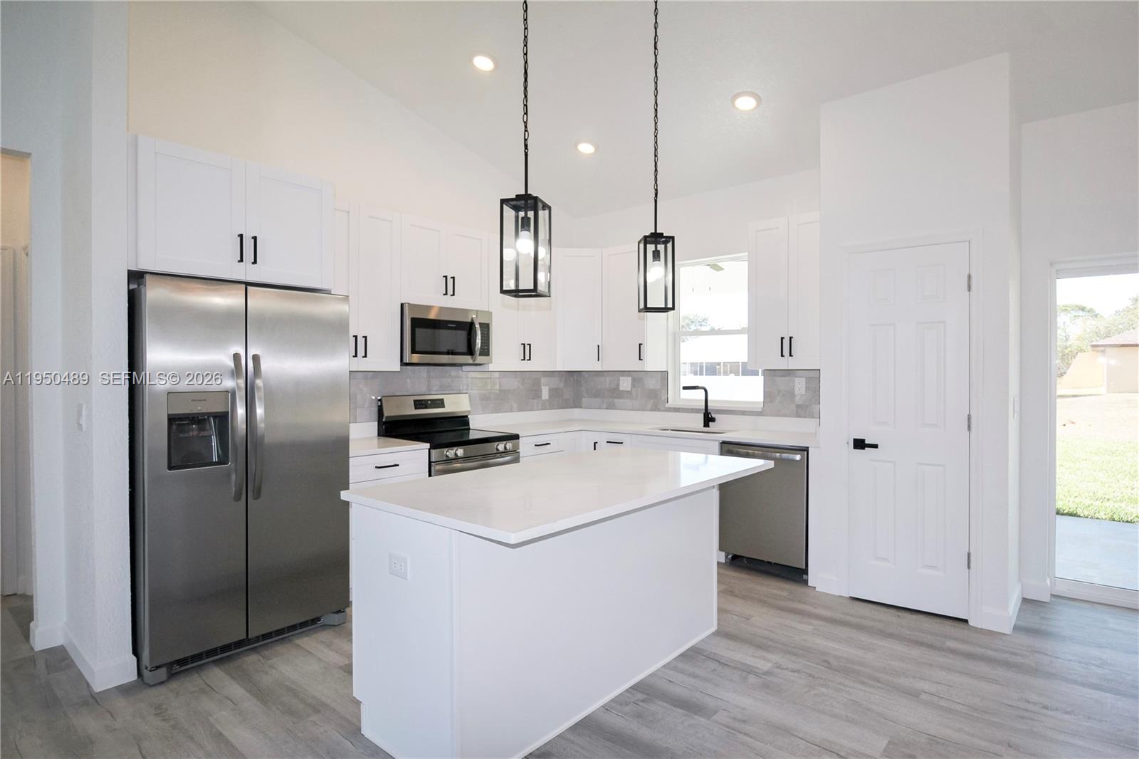 SUN N LAKE EST OF SEBRING - Residential