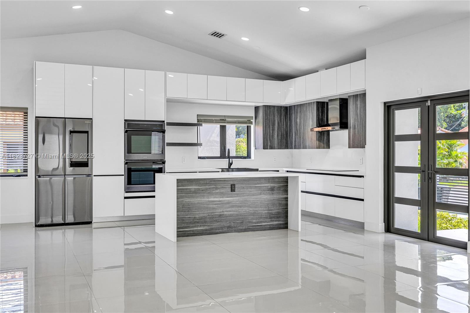 TAMIAMI PLACE PLAN NO 3 - Residential