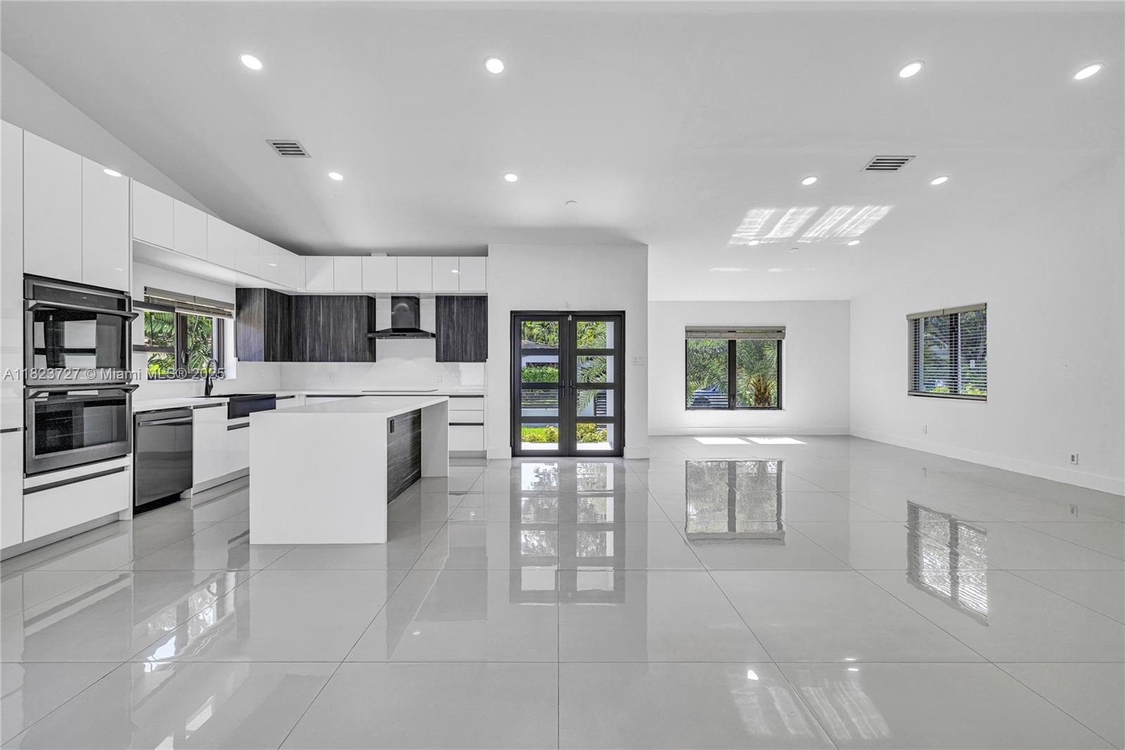 TAMIAMI PLACE PLAN NO 3 - Residential