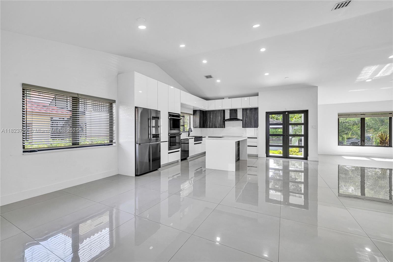 TAMIAMI PLACE PLAN NO 3 - Residential