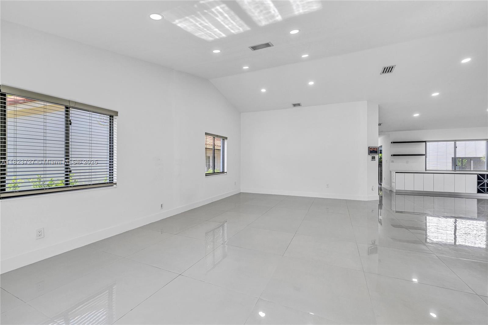 TAMIAMI PLACE PLAN NO 3 - Residential