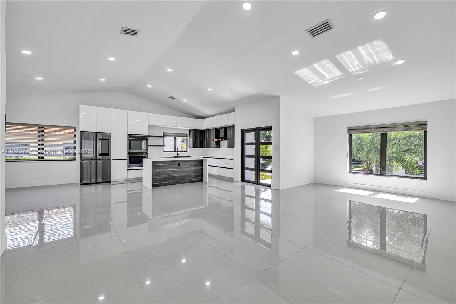 TAMIAMI PLACE PLAN NO 3 - Residential