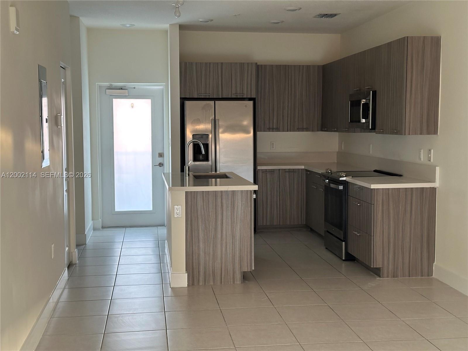 DOWNTOWN DORAL SOUTH PHAS - Residential Lease