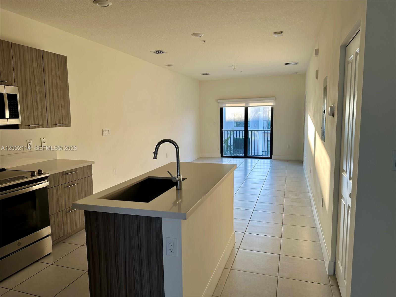 DOWNTOWN DORAL SOUTH PHAS - Residential Lease