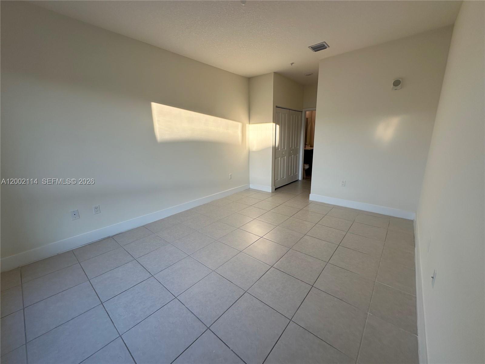 DOWNTOWN DORAL SOUTH PHAS - Residential Lease