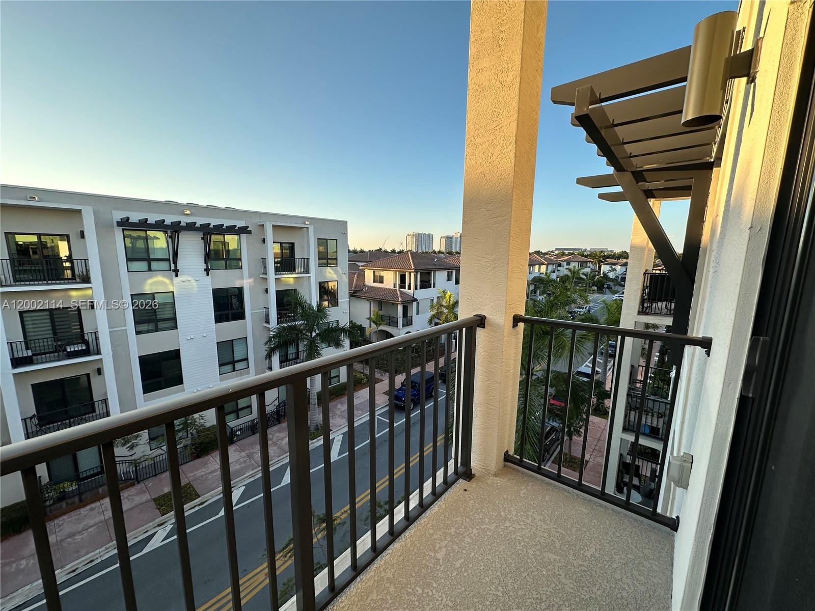 DOWNTOWN DORAL SOUTH PHAS - Residential Lease