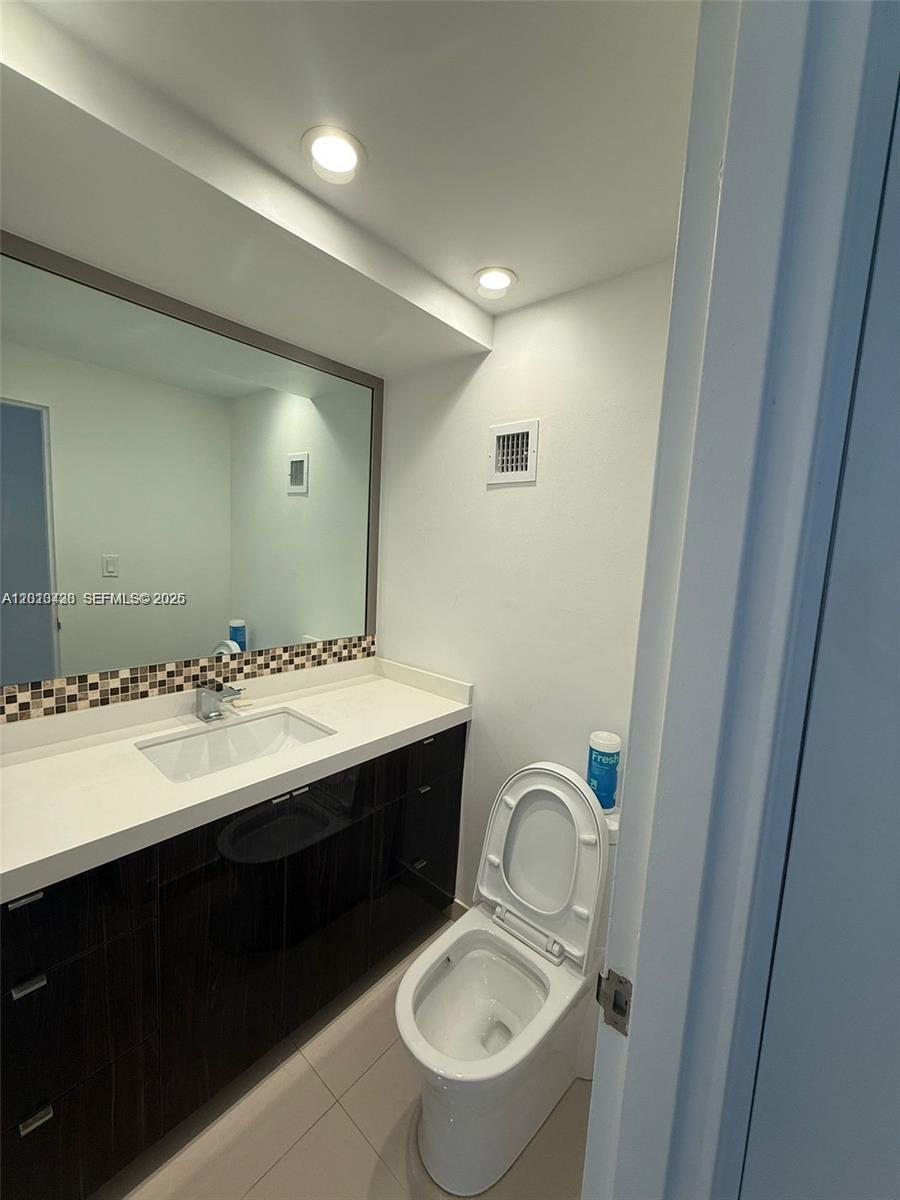 MIRADOR 1200 CONDO - Residential Lease
