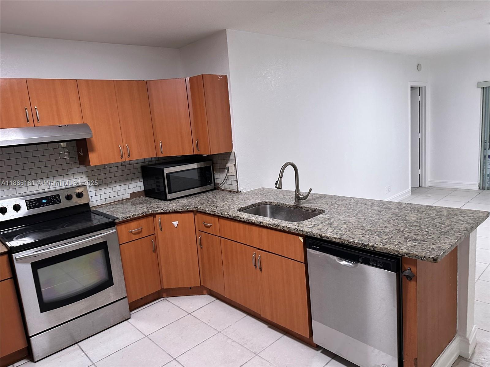 CASTLEWOOD - Residential Lease