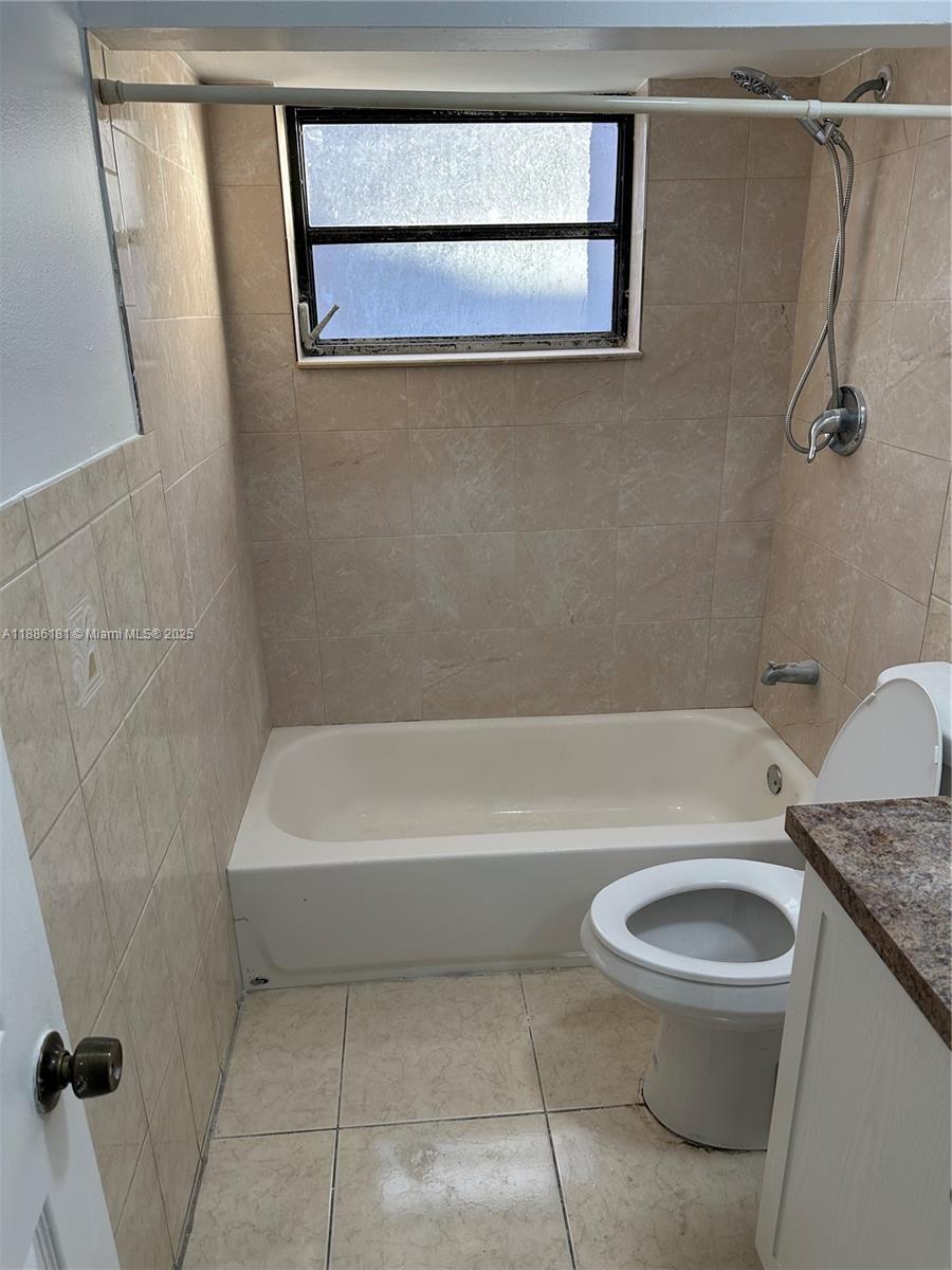 CASTLEWOOD - Residential Lease