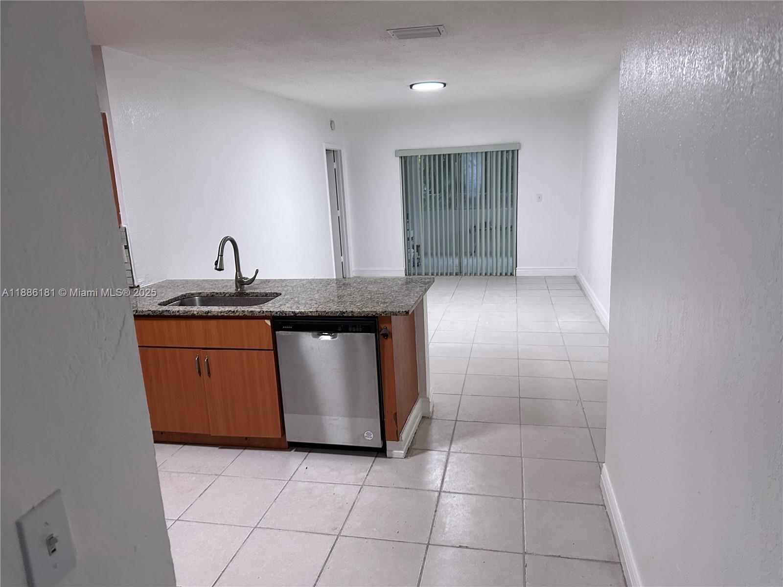 CASTLEWOOD - Residential Lease