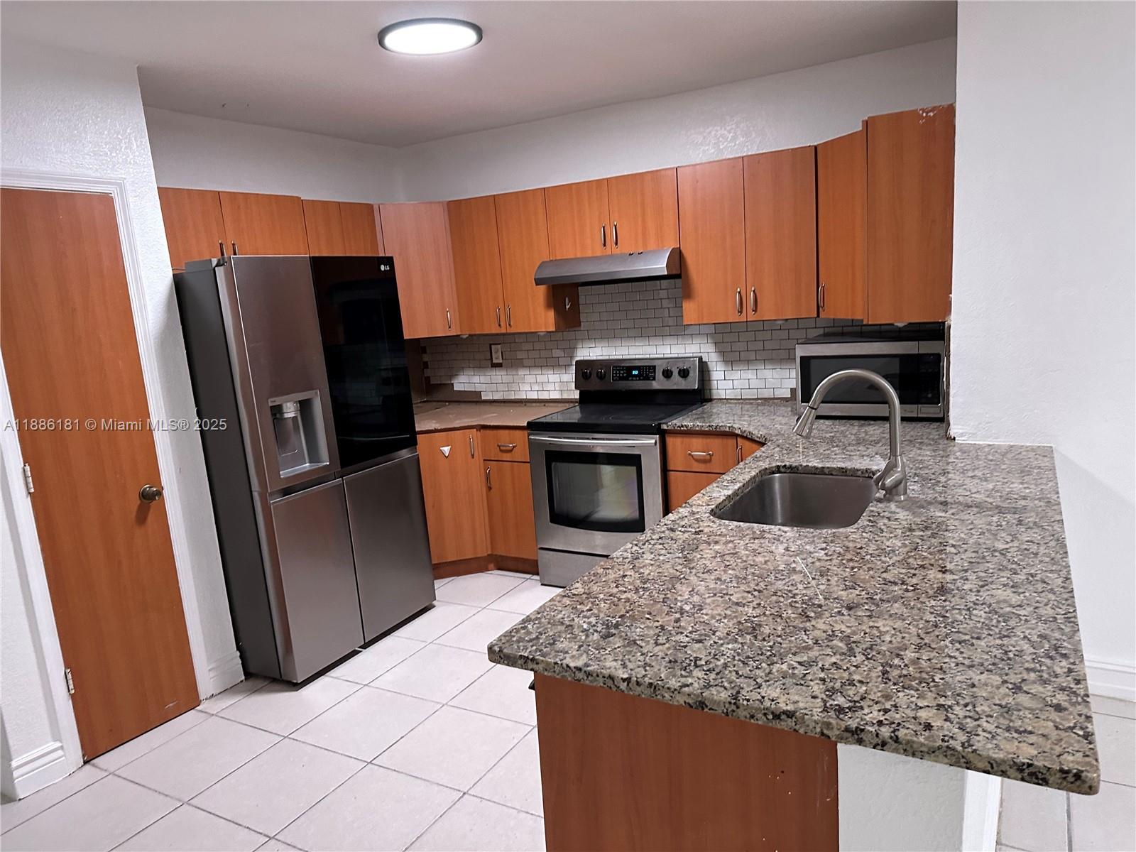 CASTLEWOOD - Residential Lease