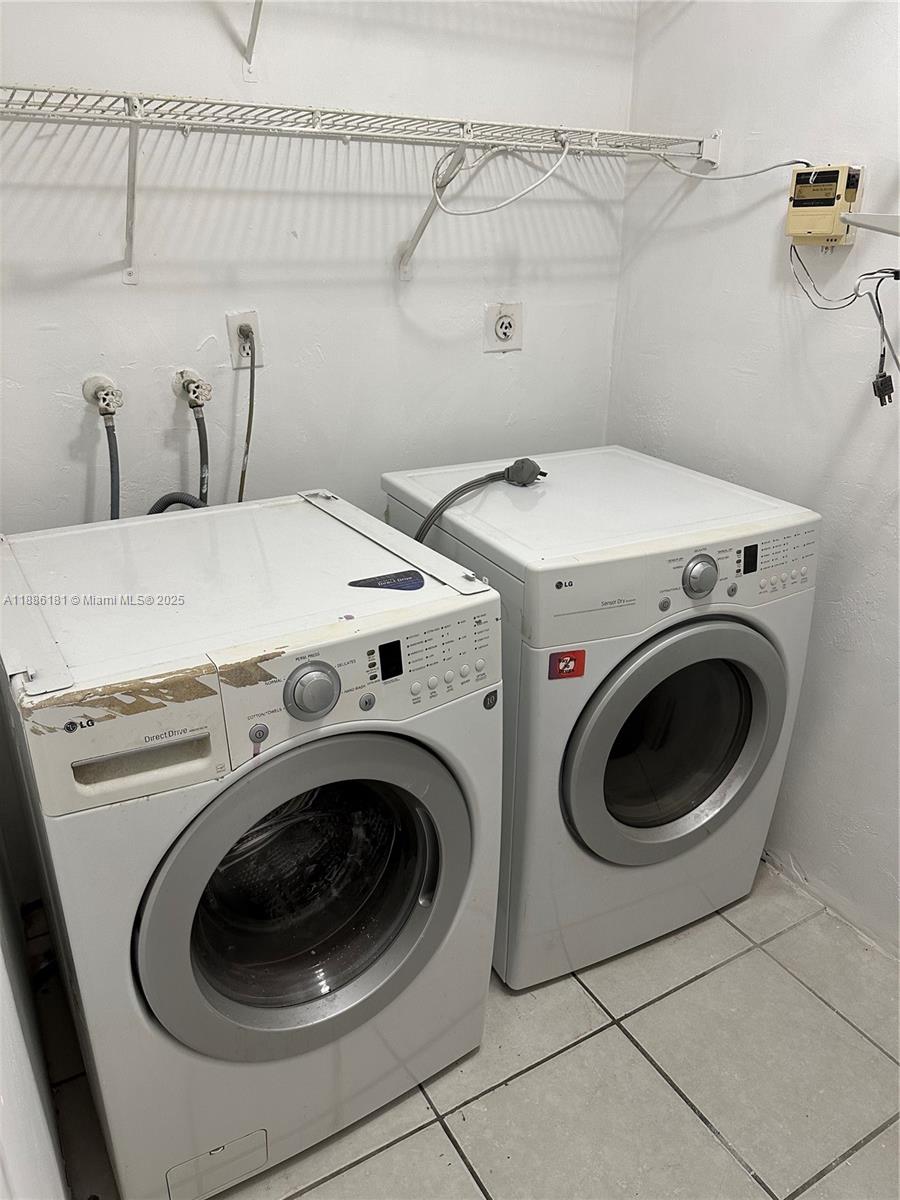 CASTLEWOOD - Residential Lease