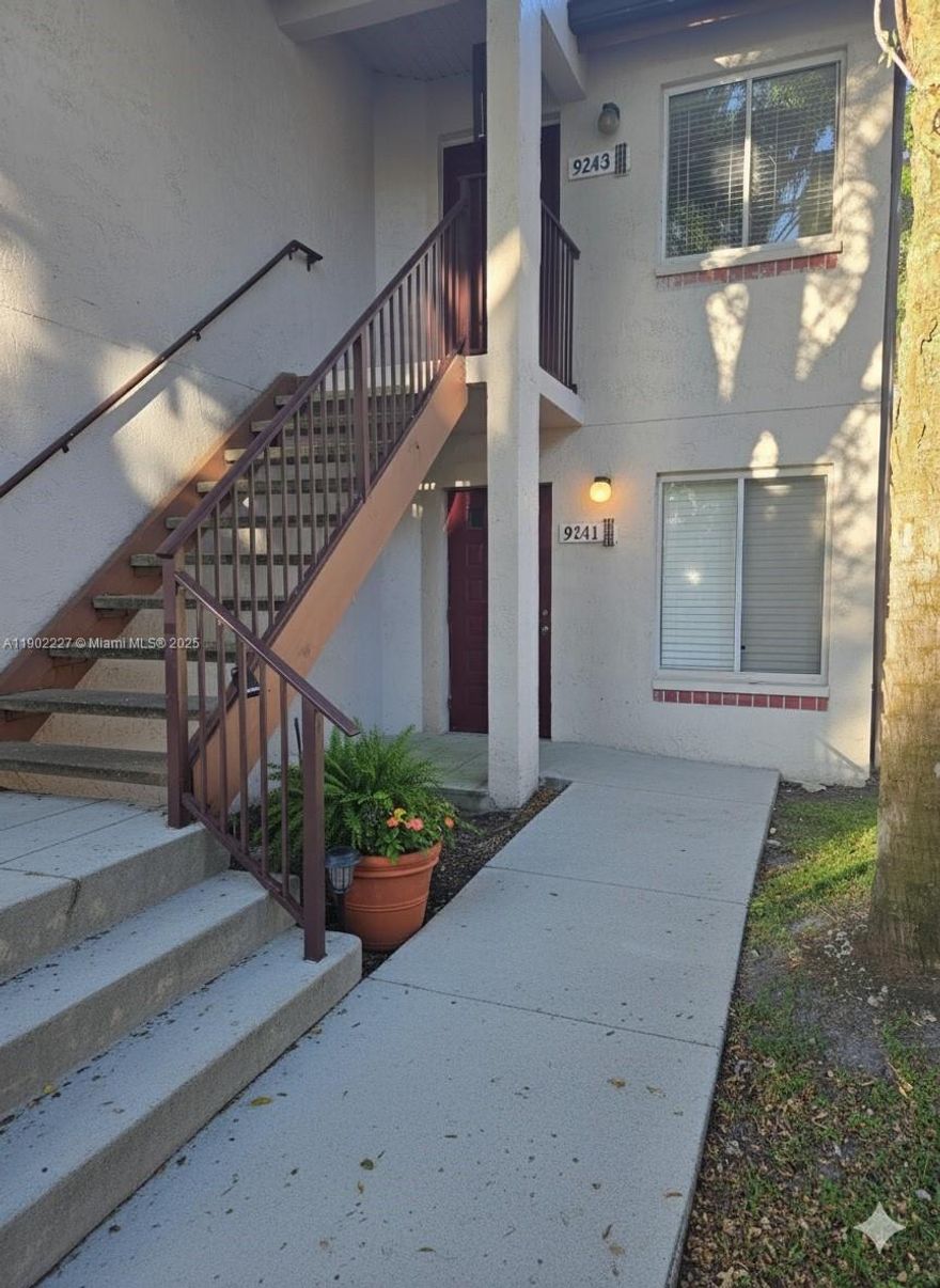 Charming 2/1 first-floor condo in Parc Vista with garden views.
Bright open layout with wood cabinets, new appliances, full-size washer and dryer, tile floors, and fresh paint. New A/C (2021) and ceiling fans throughout. Enjoy a private patio, assigned parking, and 24-hour security. Community offers 2 pools, spa, gym, and tennis/volleyball courts. HOA includes exterior insurance, water, sewer, and trash. Convenient location near shops, dining, schools, hospitals, and highways.