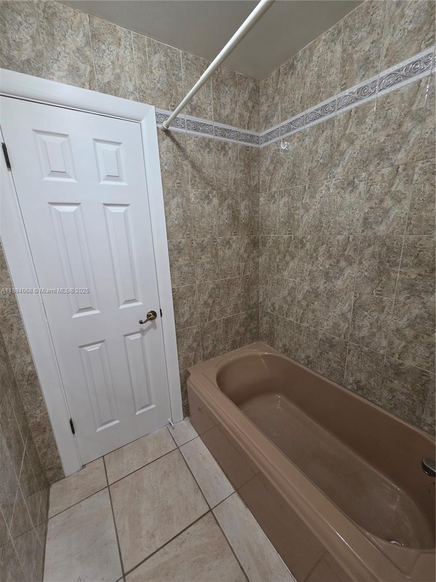 MIAMI LAKES SEC 3 - Residential Lease