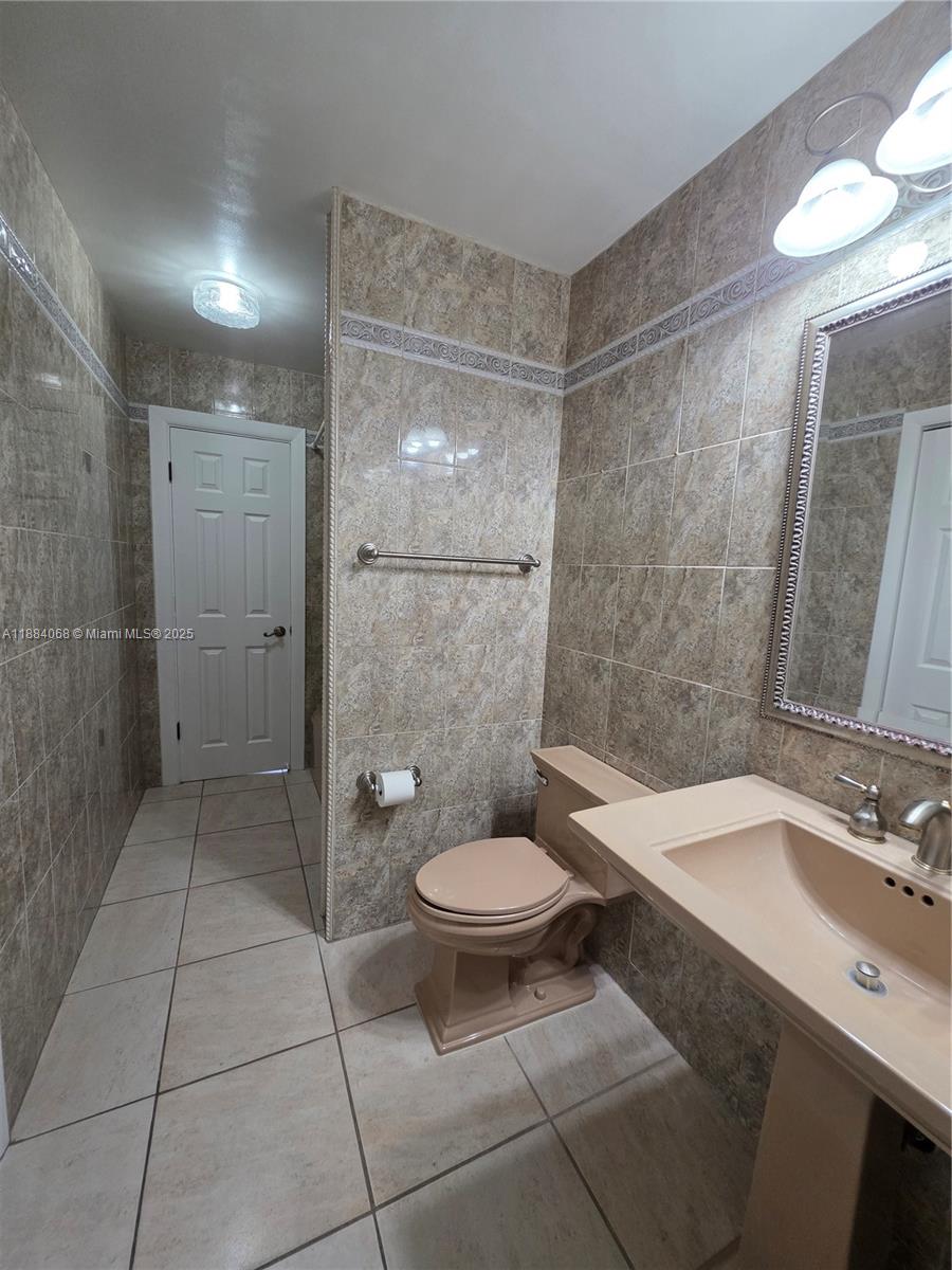 MIAMI LAKES SEC 3 - Residential Lease