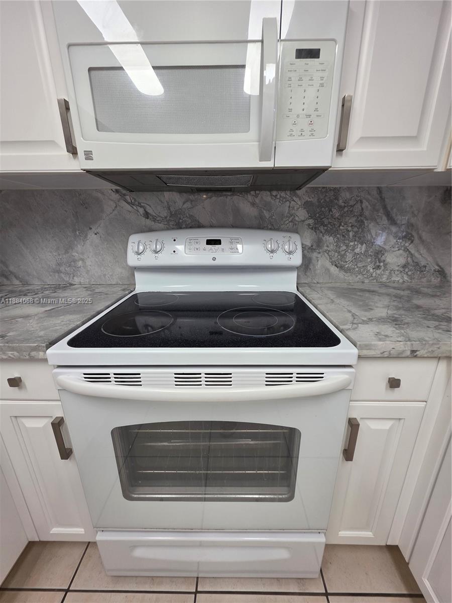 MIAMI LAKES SEC 3 - Residential Lease