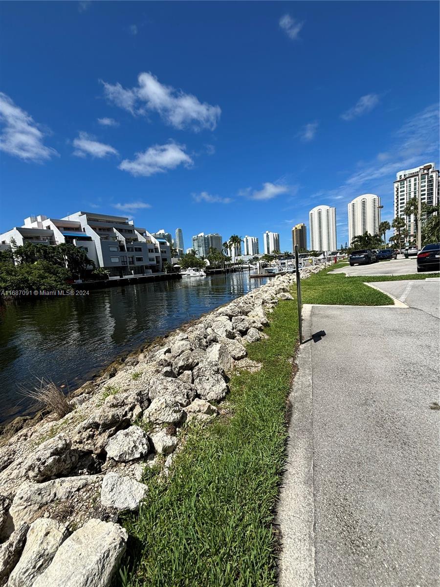 Rental Property at 400 Kings Point Dr 928, Sunny Isles Beach, Miami-Dade County, Florida - Bedrooms: 1 
Bathrooms: 1  - $2,000 MO.